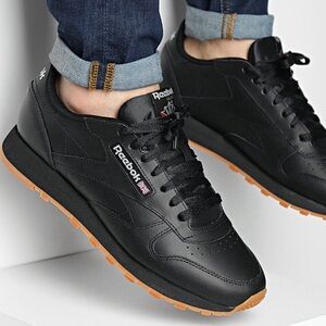 REEBOK |  EUC‎ Classic Black Leather Gum Sneakers Women's Size 8